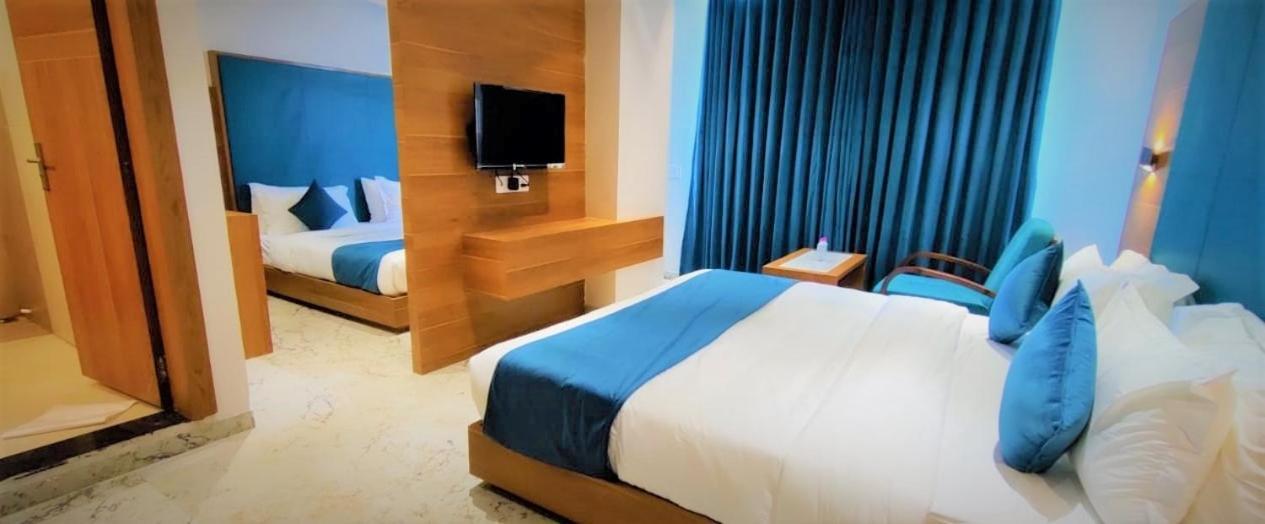 Golden Oasis Hotel Mahesana Экстерьер фото