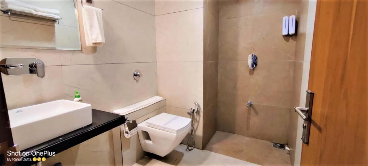 Golden Oasis Hotel Mahesana Экстерьер фото